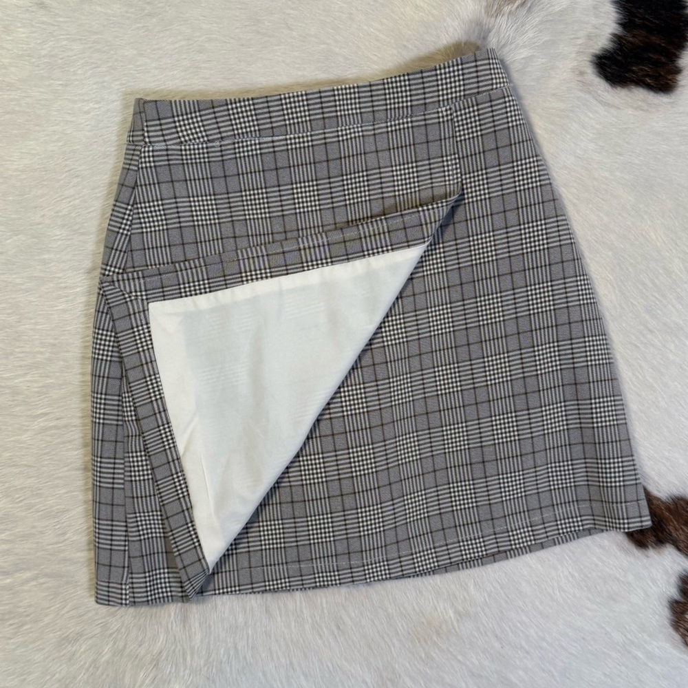 Brown & Grey Plaid Stretch Skort – Size 8 (Fits Small) - Picture 3 of 4